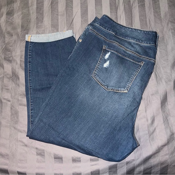 Torrid High Rise Crop Bombshell - Picture 4 of 4